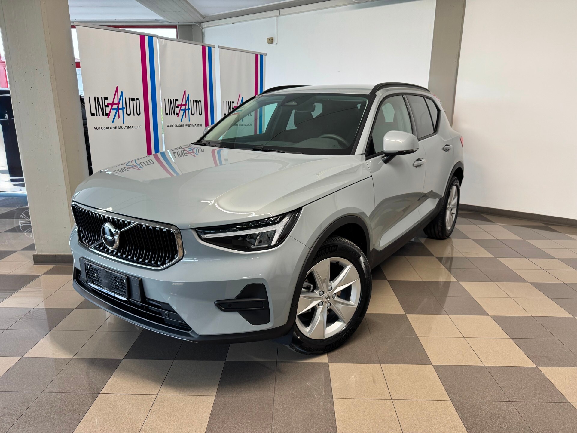VOLVO XC40 (2017-->)